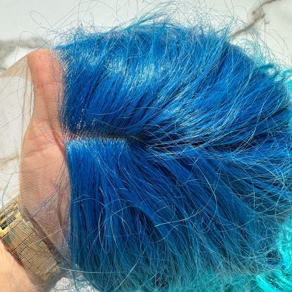 Dual Blue tone Wig (perfect for Frozen or Mermaid). 24”+ - Picture 5 of 12